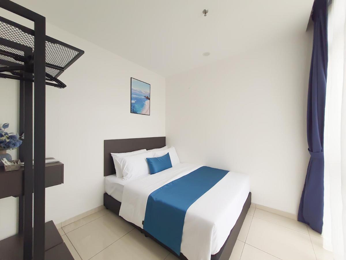 Ramada Suites By Wyndham The Straits Джохор-Бару Экстерьер фото