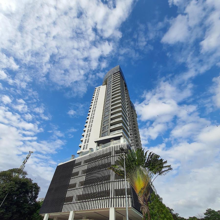 Ramada Suites By Wyndham The Straits Джохор-Бару Экстерьер фото