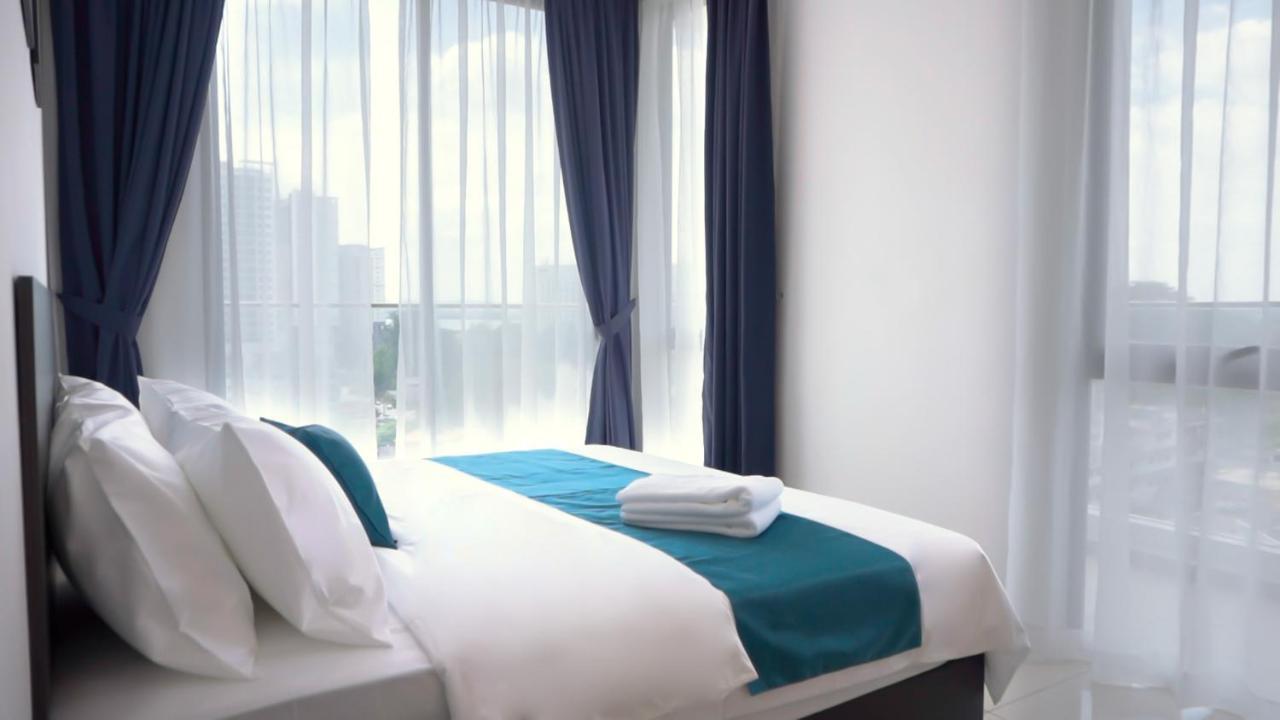 Ramada Suites By Wyndham The Straits Джохор-Бару Экстерьер фото